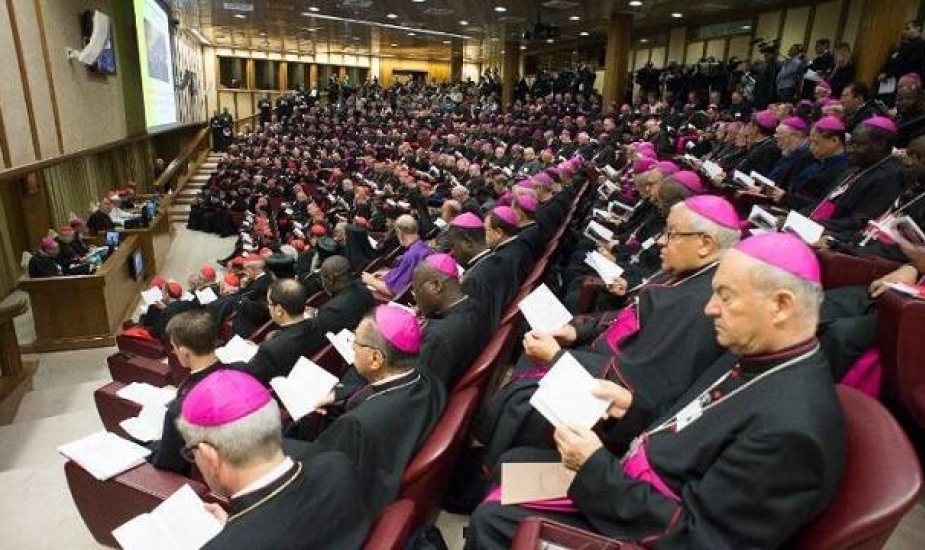 Obispos en Sínodo